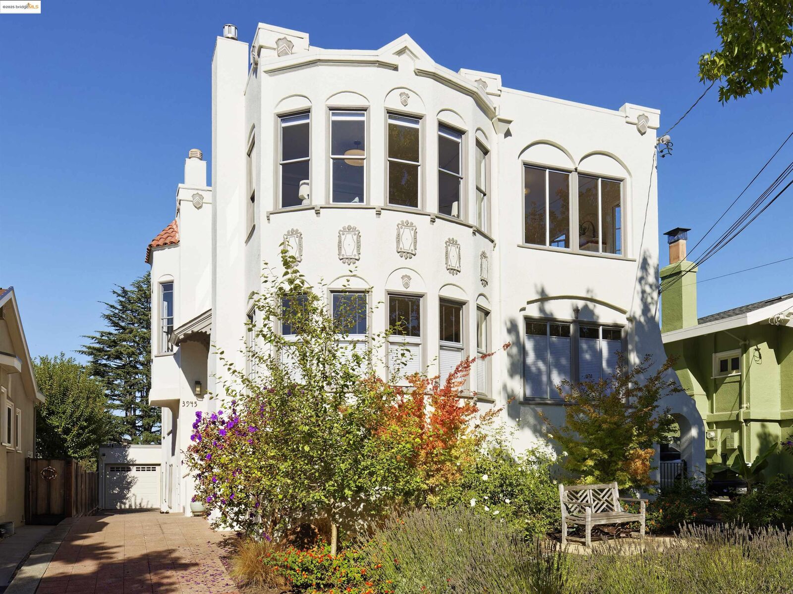 Property Photo:  3945 Randolph Ave 2  CA 94602 