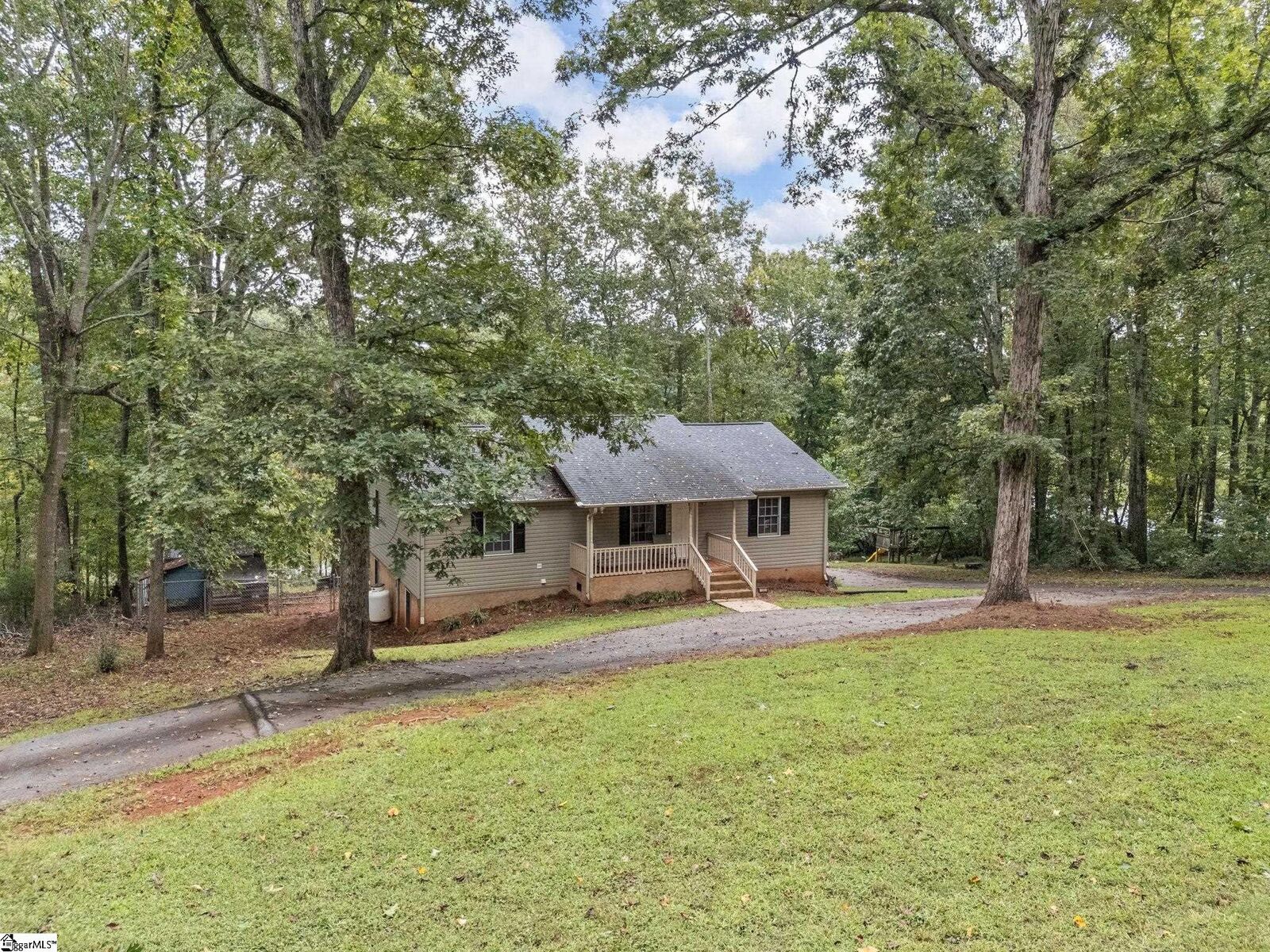 Property Photo:  1285 Riveroak Road  SC 29349 