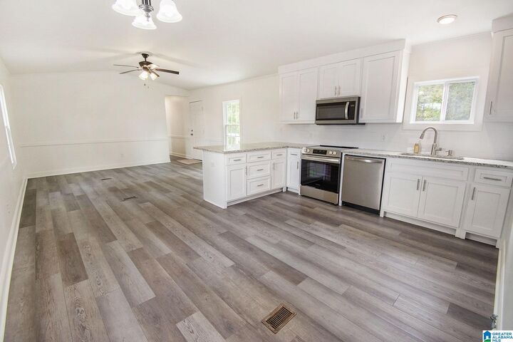 Property Photo:  413 County Road 1040  AL 35115 