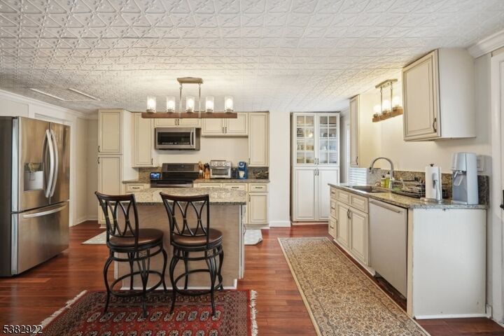 Property Photo:  716 Glen Rd  NJ 07871 
