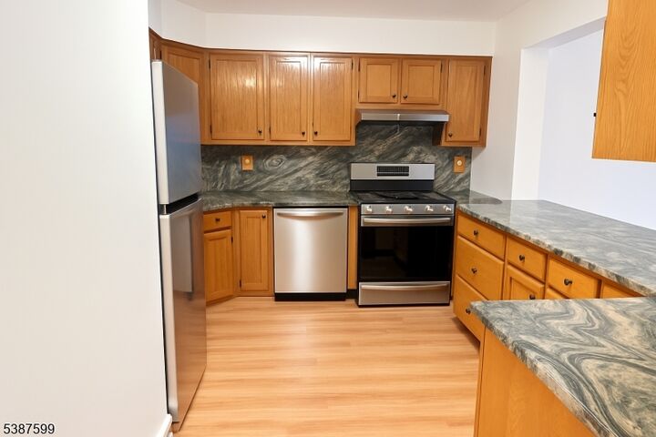 Property Photo:  7 Mariano Ct  NJ 08873 