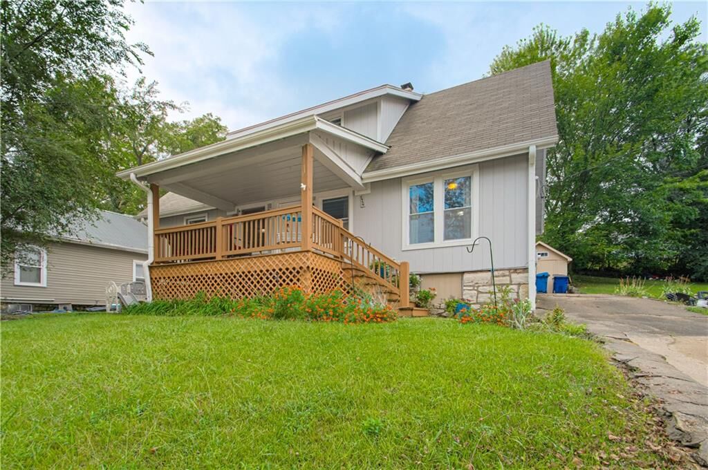 Property Photo:  114 S Myrtle Avenue  MO 64024 