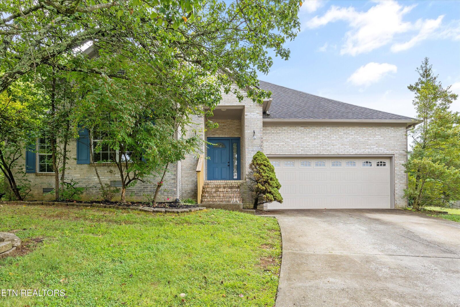 Property Photo: 2300 Windcastle Lane TN 37923