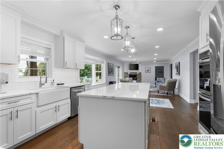 Property Photo:  1002 Long Road  PA 18040 