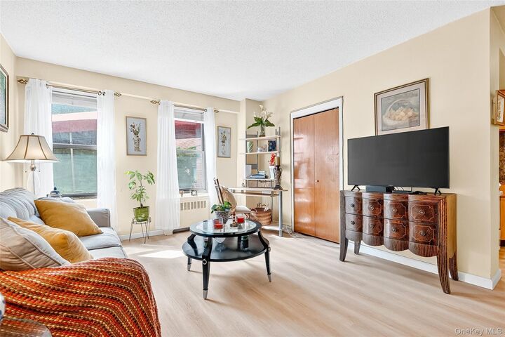 Property Photo:  180 Pearsall Drive 1D  NY 10552 