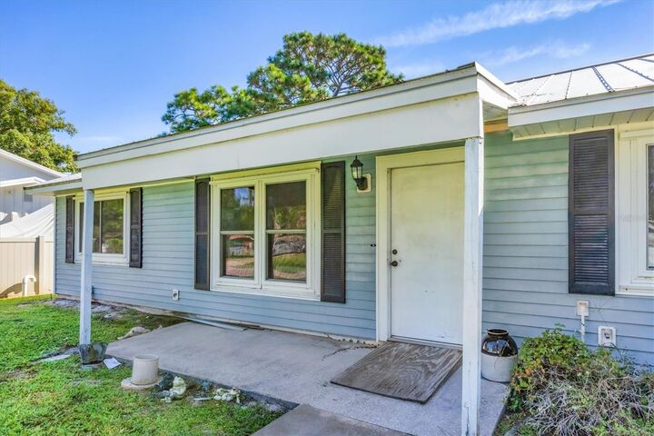 5330 Barbarossa Avenue  Sarasota FL 34235 photo
