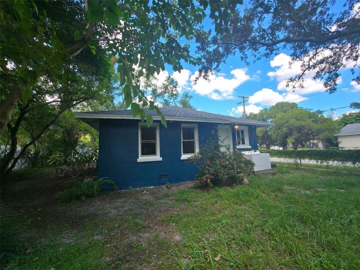 Property Photo: 3425 E Powhatan Avenue FL 33610