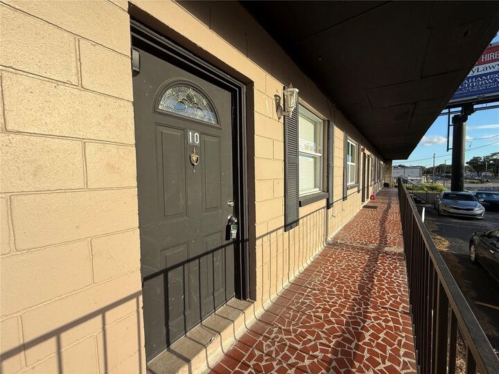 Property Photo: 8923 N 40th Street 10 FL 33604