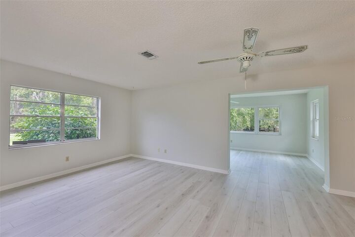 Property Photo:  2026 Hawkhurst Circle  FL 33573 