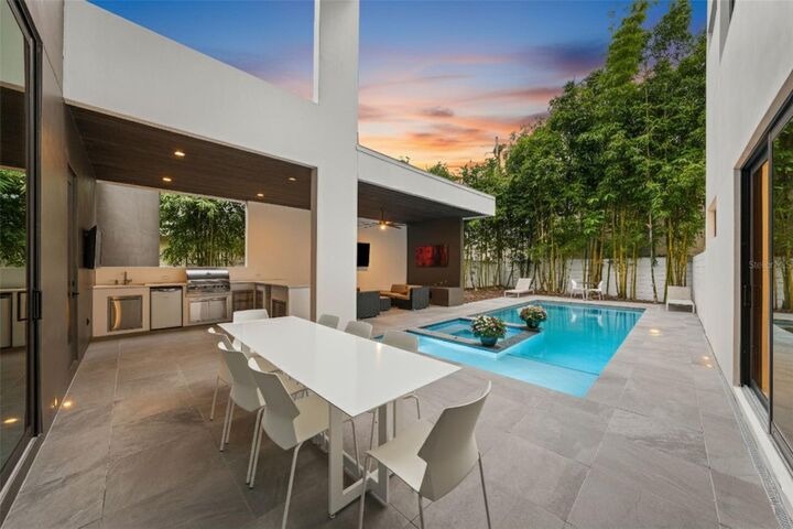 Property Photo:  3139 W Waverly Avenue  FL 33629 