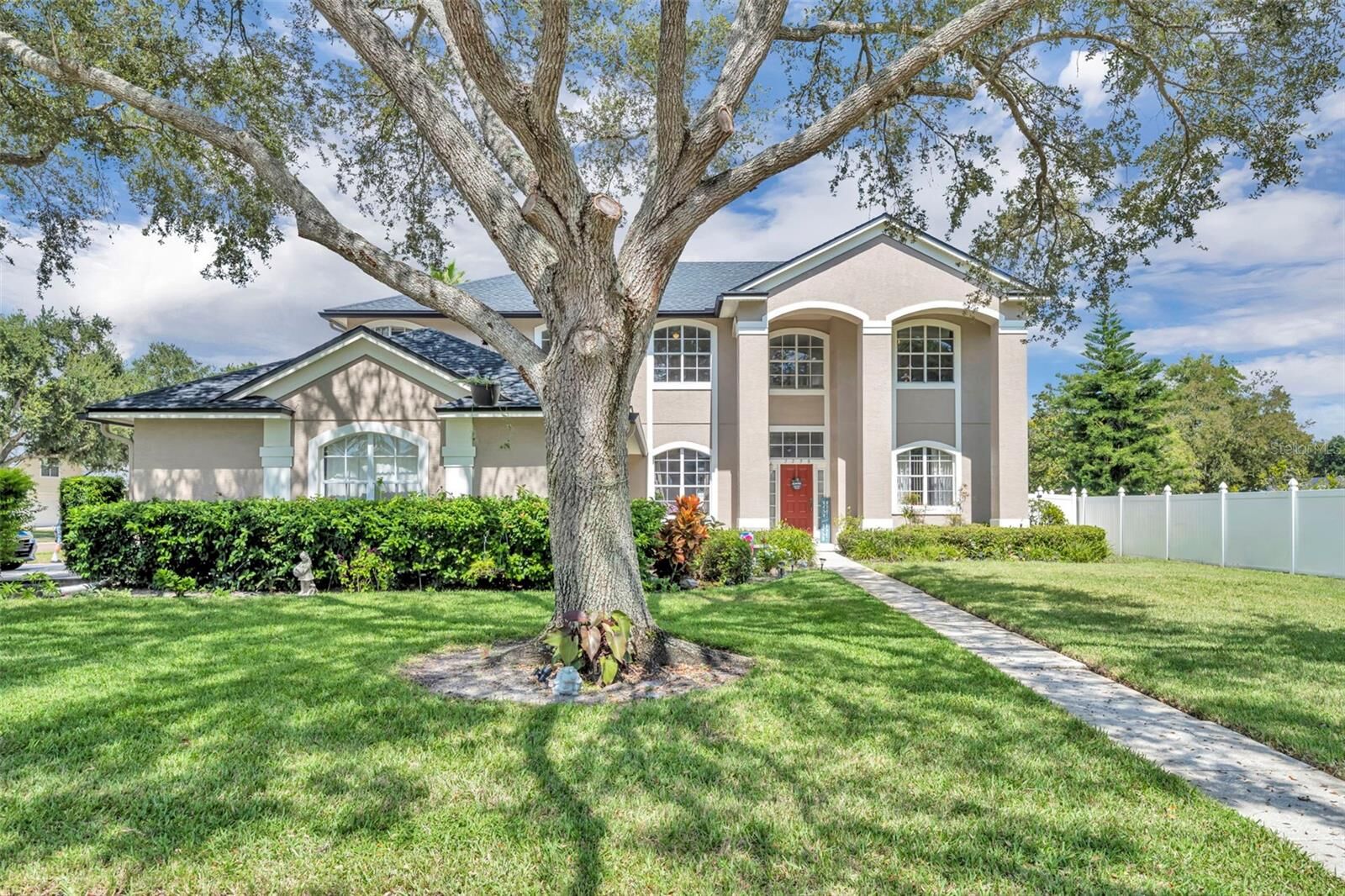 Property Photo: 2238 Catbriar Way FL 32765