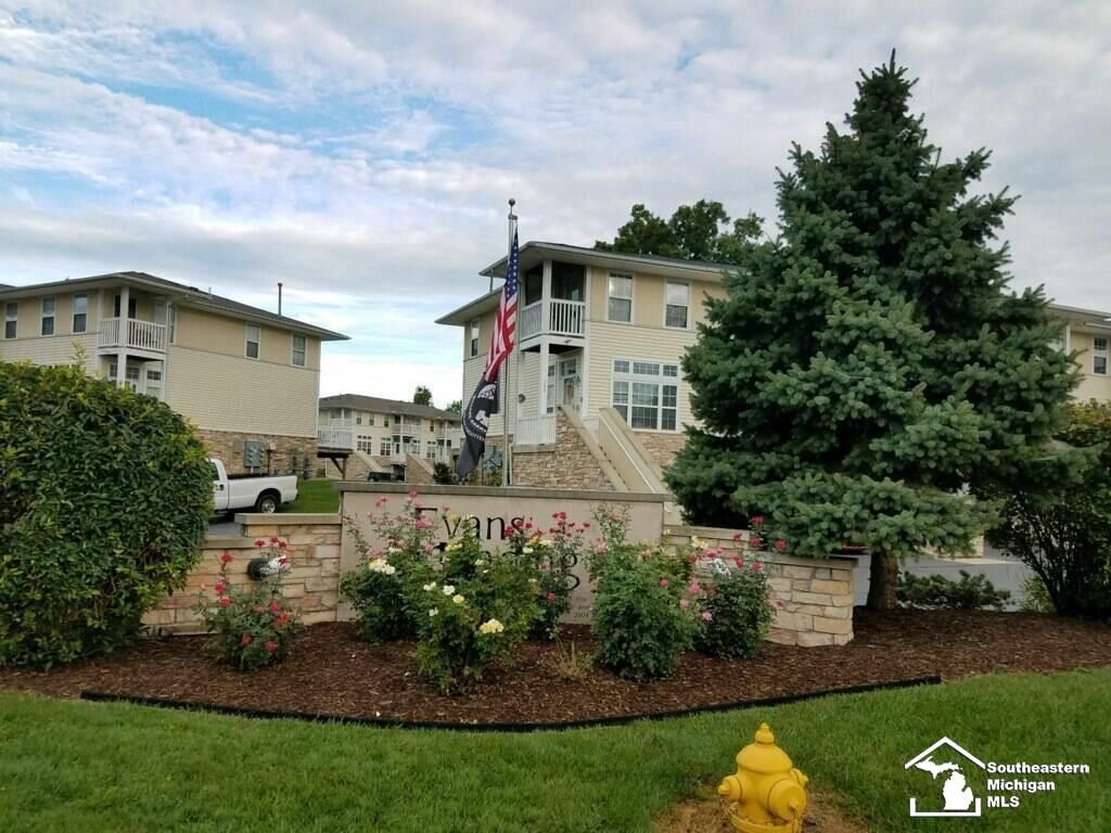 Property Photo:  507 Mackinaw Trail  MI 48157 