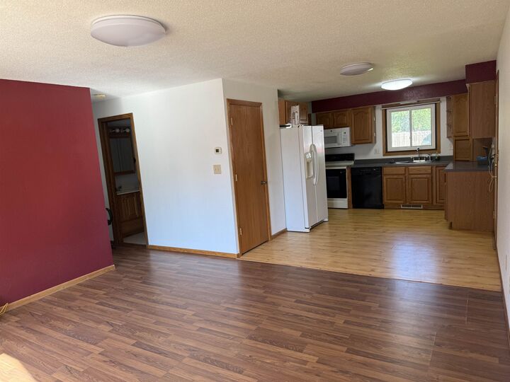 Property Photo:  1108 18th Ave SW  ND 58701-0000 