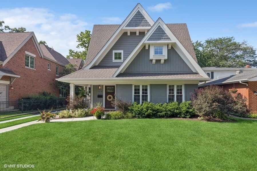 Property Photo:  1438 Oak Street  IL 60558 