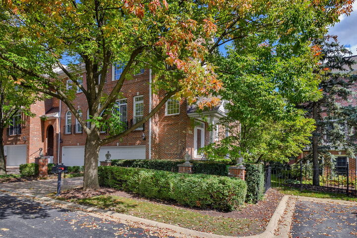 Property Photo:  221 Campbell Court  IL 60134 