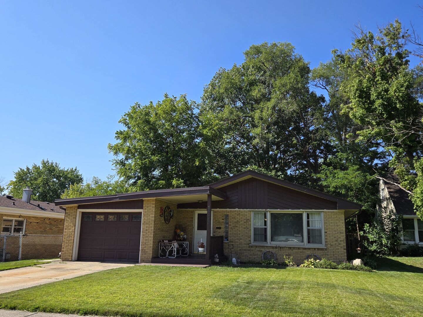 Property Photo:  14944 Springfield Avenue  IL 60445 