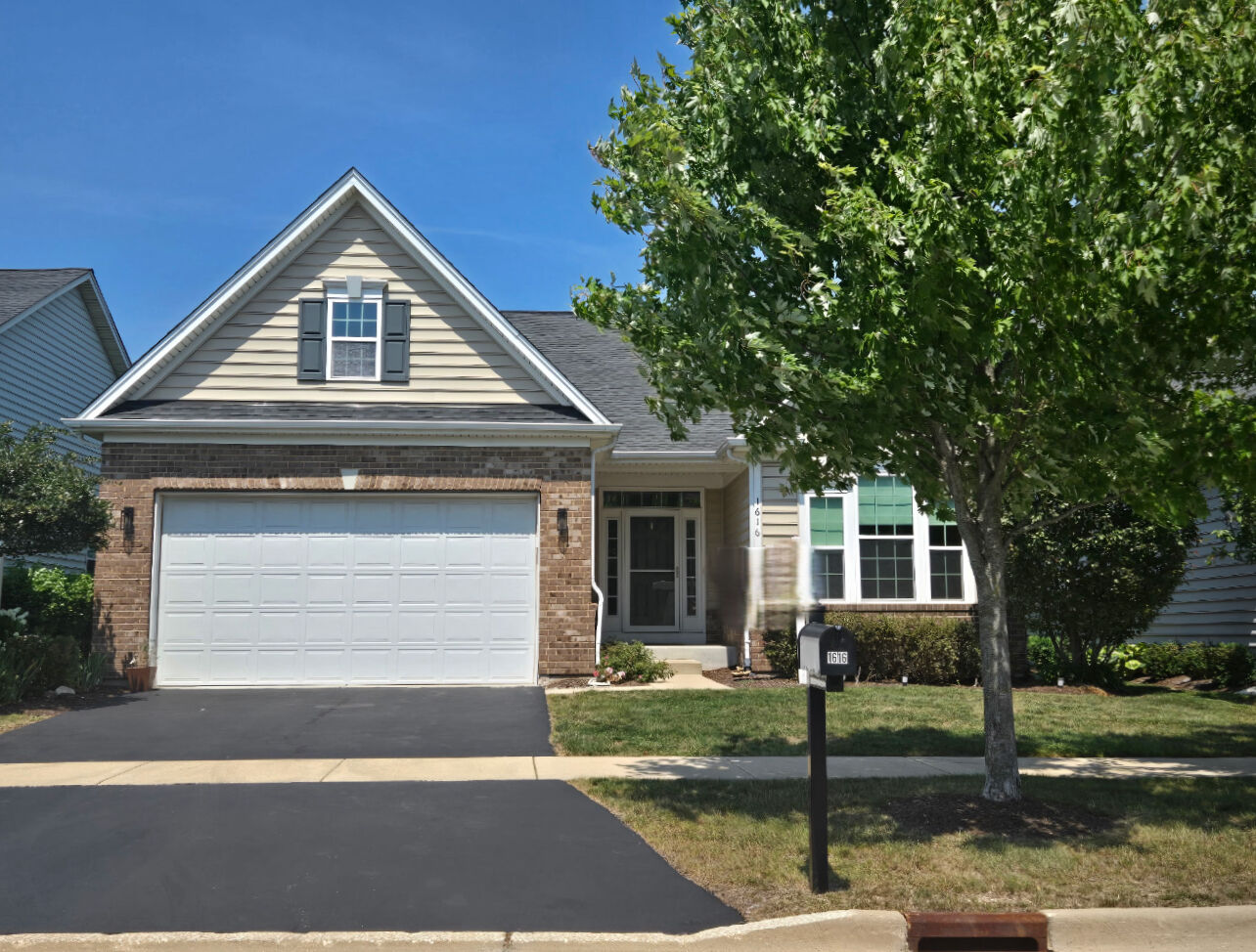 Property Photo:  1616 Colchester Lane  IL 60502 