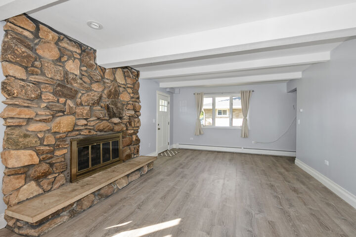 Property Photo:  215 Dee Road  IL 60542 