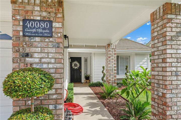 Property Photo:  40080 Avenida Palizada  CA 92563 