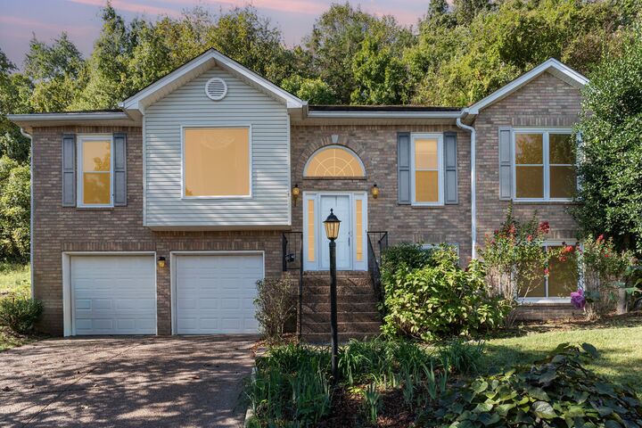 Property Photo:  609 Glenridge Close  TN 37221 