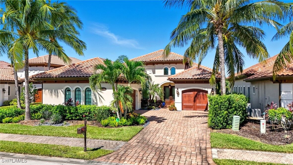 Property Photo:  6376 Costa Circle  FL 34113 