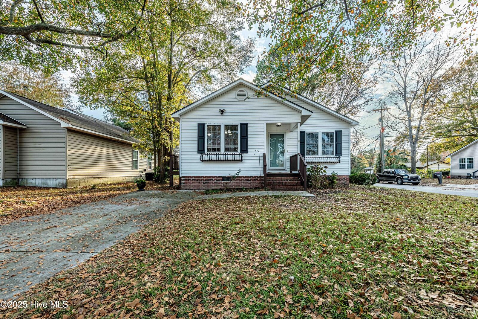 Property Photo:  131 Cox Avenue  NC 28540 