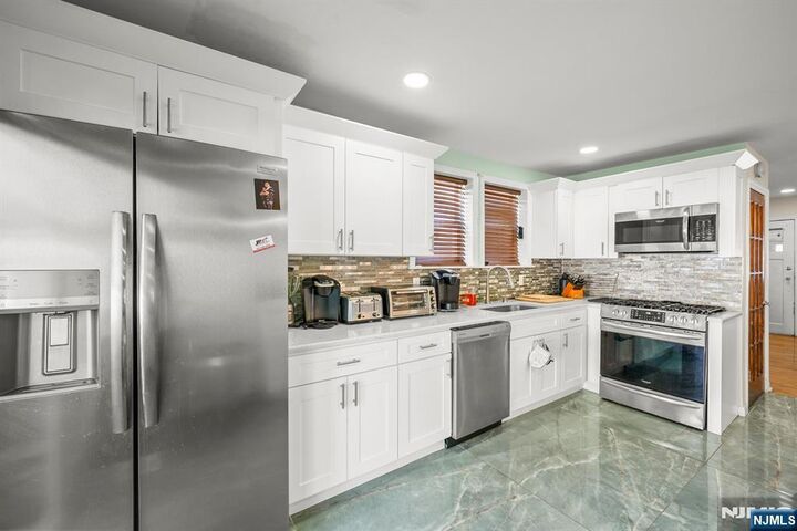 Property Photo:  42 Quabeck Avenue  NJ 07111 
