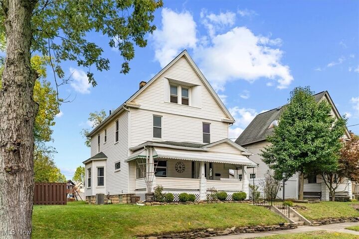 Property Photo: 142 E Howard Street OH 44420