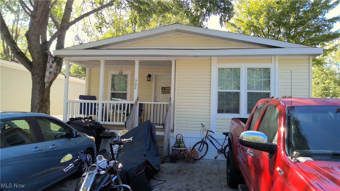 Property Photo: 302 Westwoods OH 44001