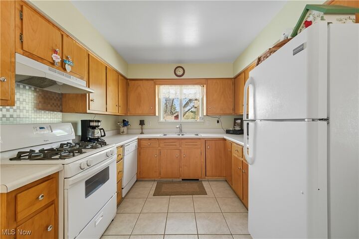 Property Photo:  2193 Howland Wilson Road NE  OH 44484 