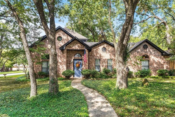 Property Photo: 100 Middlefield Drive TX 75076