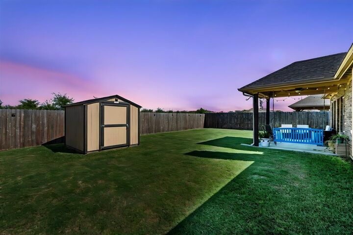 Property Photo: 2908 Glenoaks Drive TX 75189