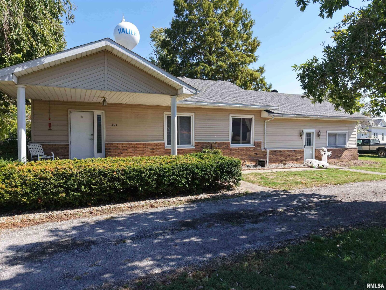 Property Photo:  204 W Gelston Street  IL 62891 
