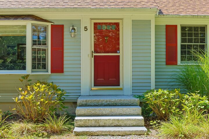 Property Photo:  5 Blackberry Ln  MA 02653 