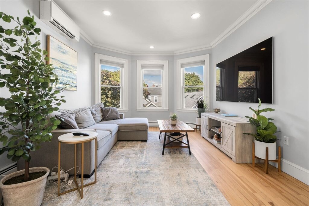 Property Photo:  118 Franklin St 3  MA 02445 