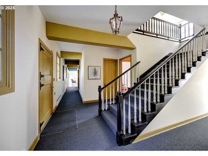 Property Photo:  4040 SW 53rd Pl  OR 97221 