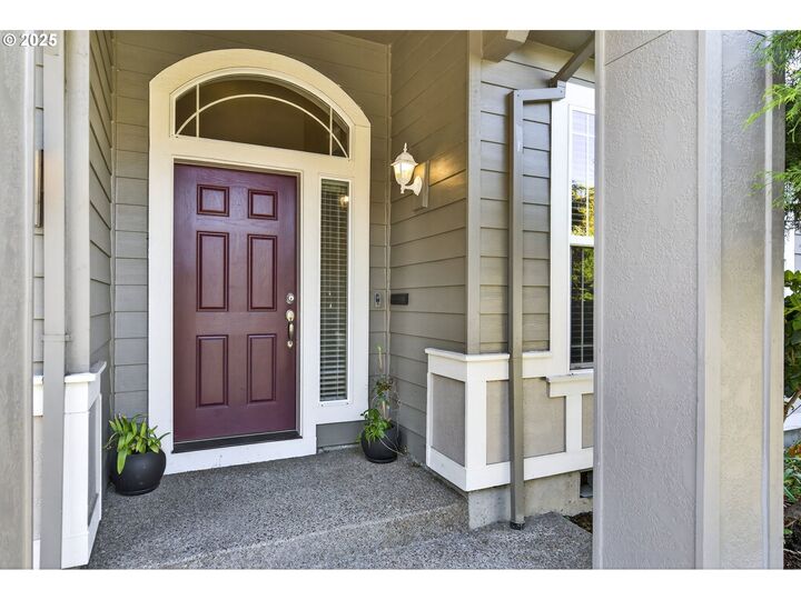 Property Photo:  261 Burl St  OR 97132 