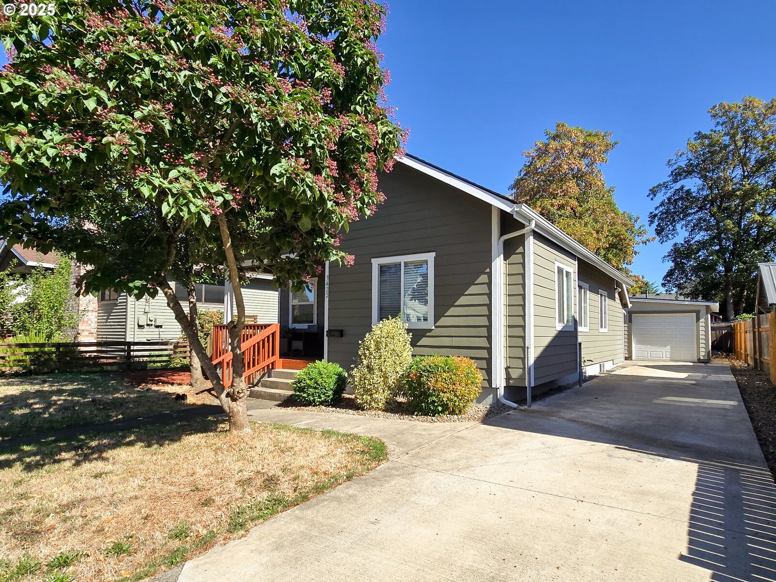 Property Photo:  3422 SE 53rd Ave  OR 97206 