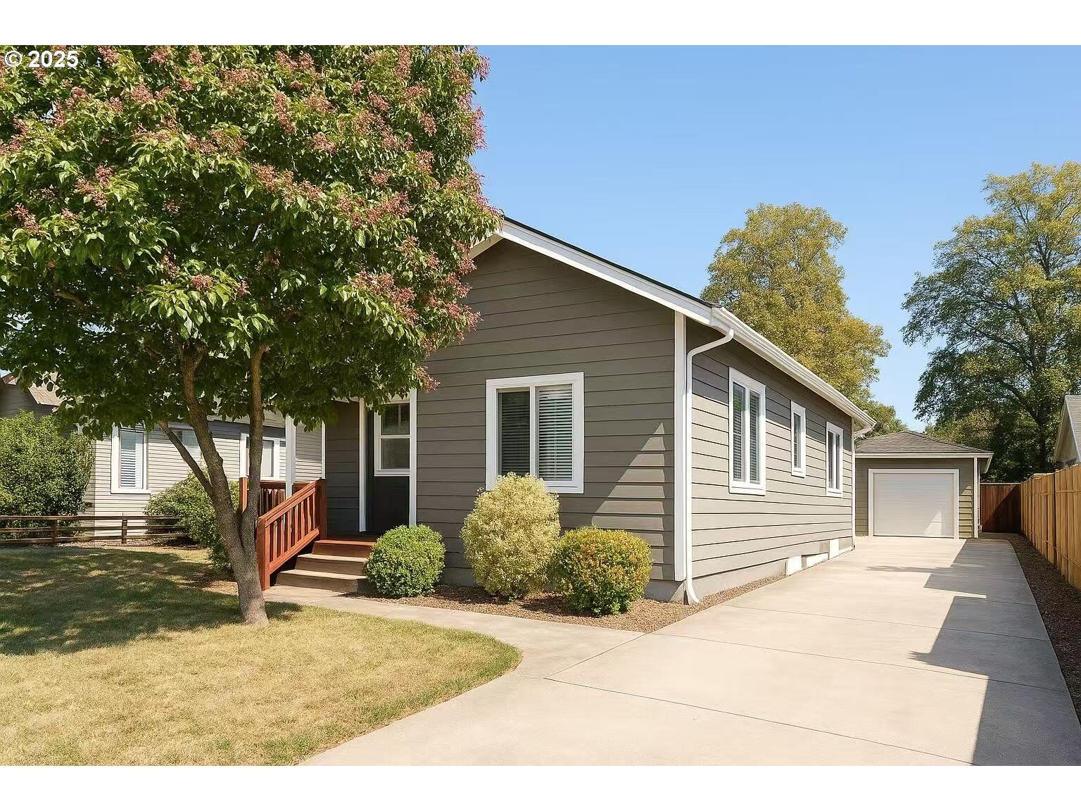 Property Photo:  3422 SE 53rd Ave  OR 97206 