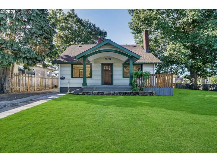 Property Photo:  10801 SE Myrtle St  OR 97222 