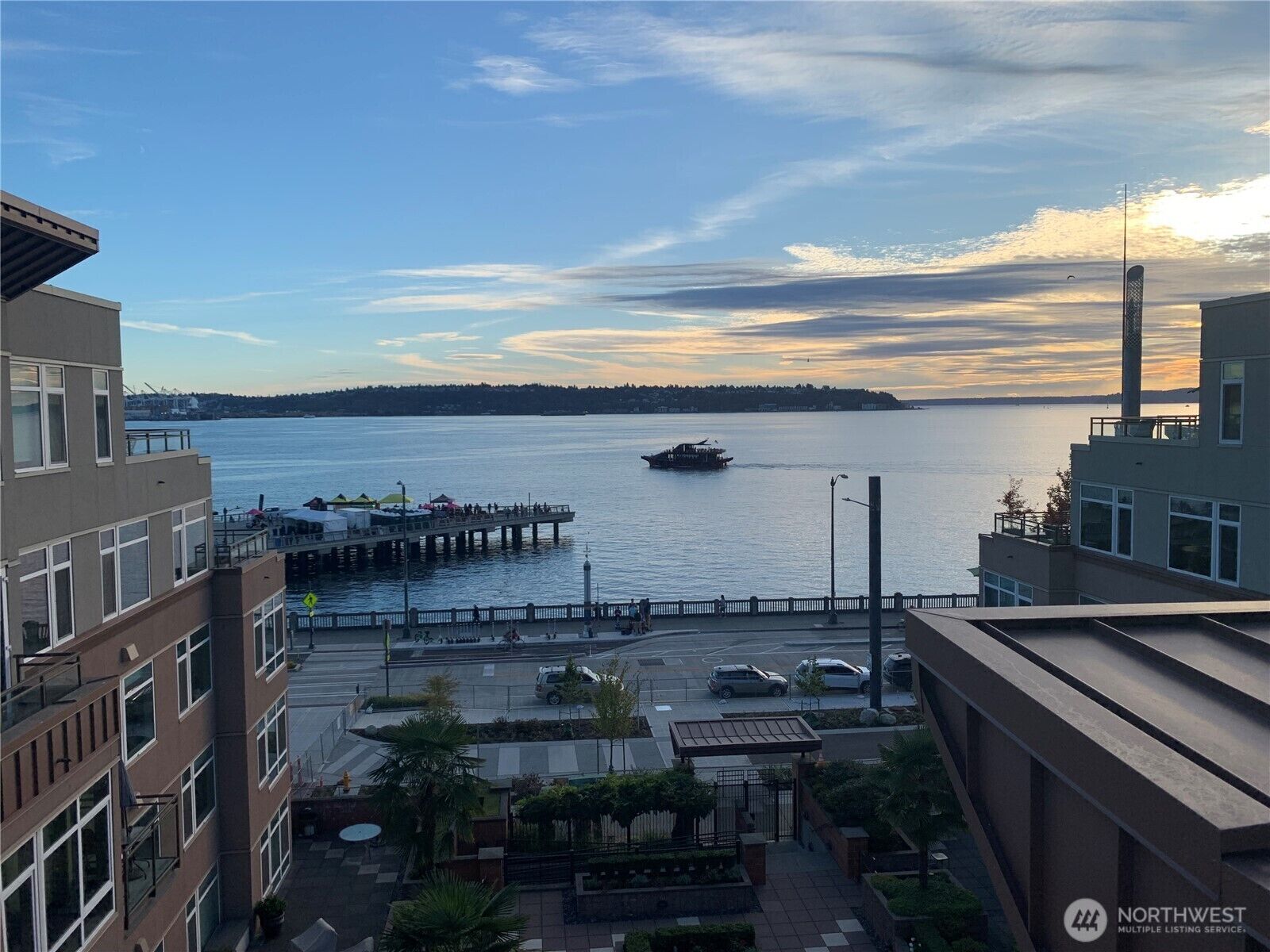 Property Photo:  2000  Alaskan Way 342  WA 98121 