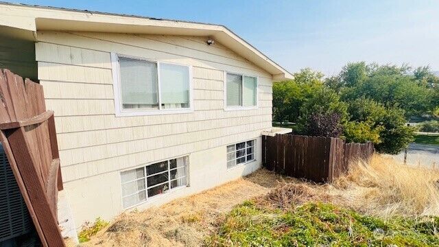 Property Photo:  1162  3rd Avenue N  WA 98840 