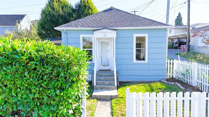 Property Photo: 1612 21st Street WA 98201