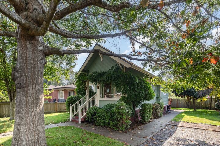 Property Photo:  2102  Jackson Avenue  WA 98203 