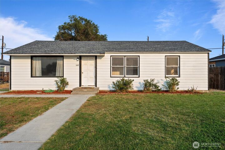 Property Photo: 148 D Street SE WA 98823