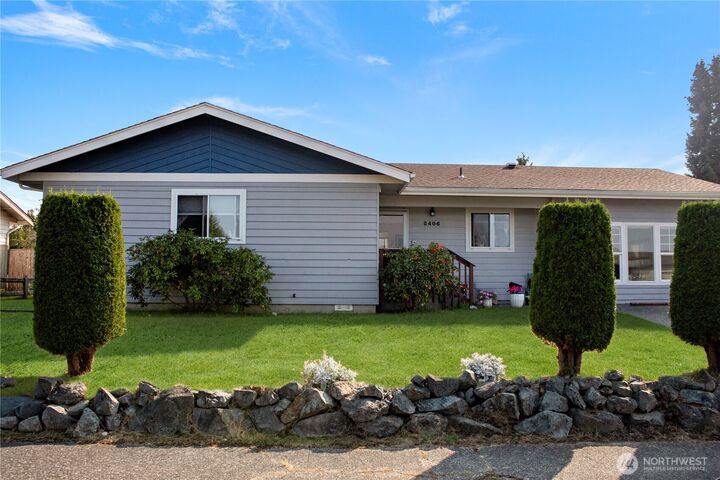 Property Photo:  2406 E Kincaid Street  WA 98274 