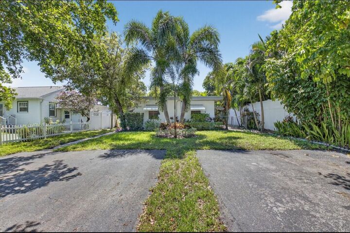 Property Photo:  210 NE 12th Street  FL 33444 