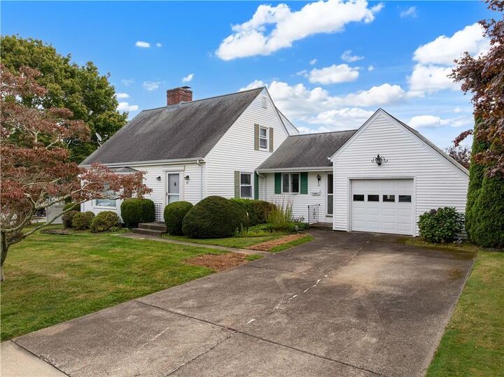 36 Willow Avenue  Middletown RI 02842 photo