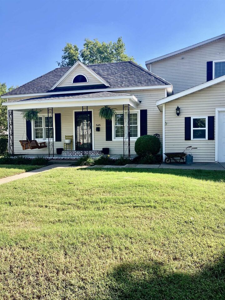 Property Photo: 525 W 5th St KS 67114