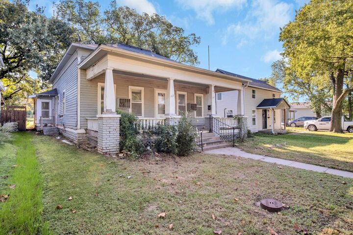 Property Photo:  142 N Cedar St  KS 66861 